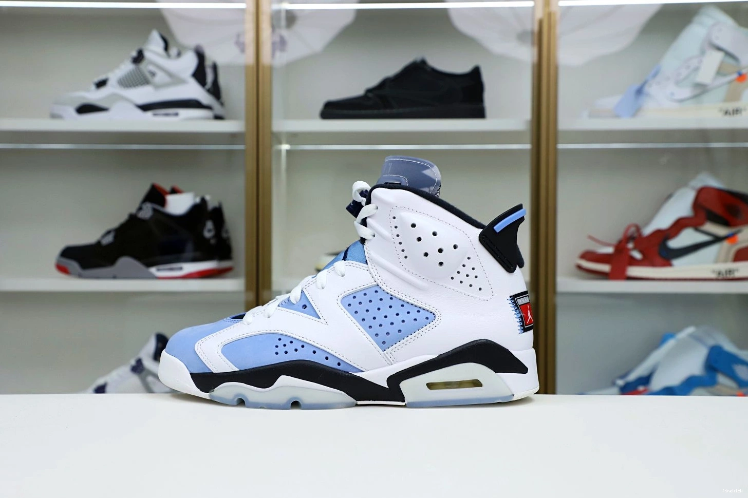 RETRO HOME' AIR 6 JORDAN 'UNC 0825